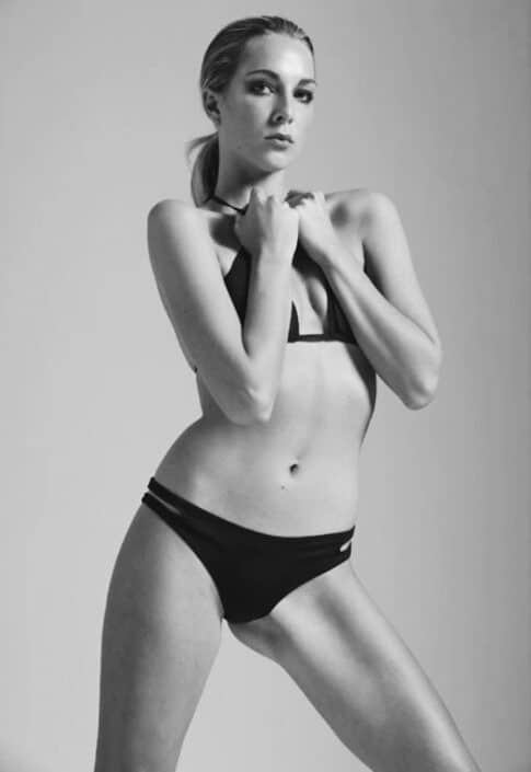 Agenzia Modelle Brescia • OLIVIA G • WOMEN, Fotomodella Legs / Hand, Fotomodella Over 20, PIEDE/SHOES 37