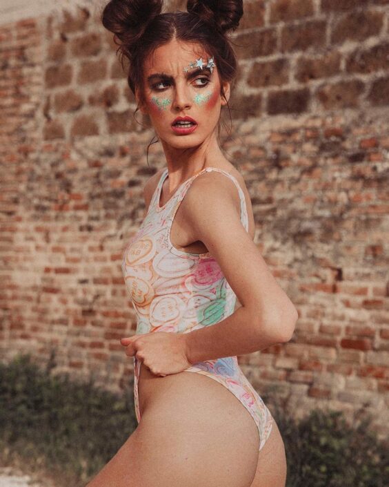 Agenzia Modelle Brescia • NICOLE A • WOMEN, Fotomodella Legs / Hand, Fotomodella Over 30, Fotomodella Over 20