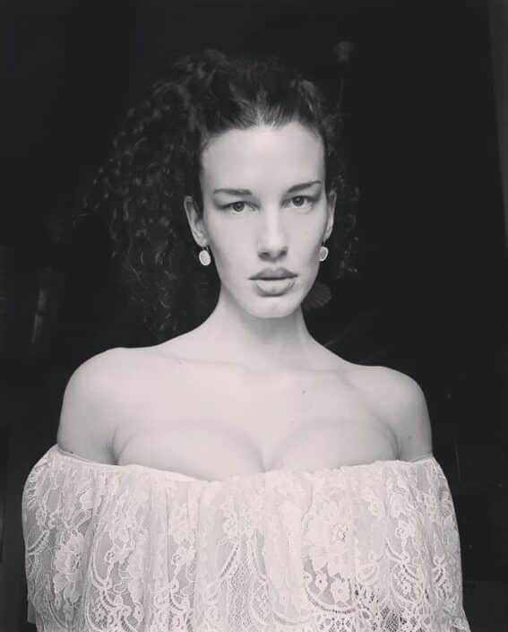 Agenzia Modelle Brescia • MARIA V • DEVELOPMENT, Fotomodella Legs / Hand, Fotomodella Over 30, Fotomodella Over 20