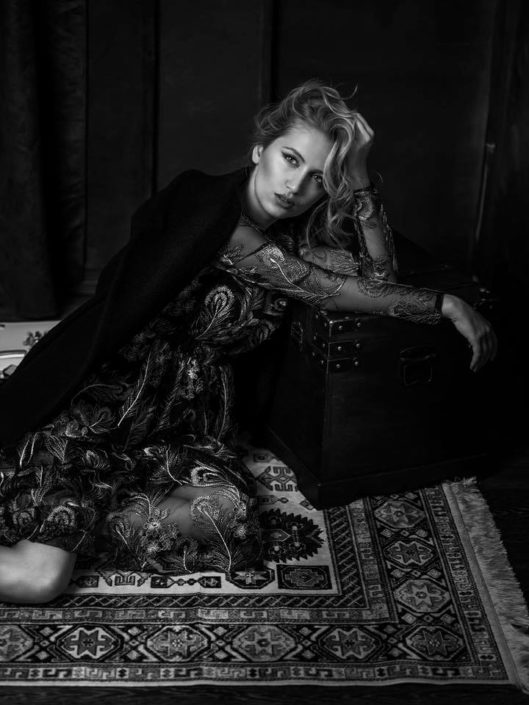 Agenzia Modelle Brescia • BENIADA N • Fotomodella Influencer, WOMEN, Fotomodella Legs / Hand, Fotomodella Over 30, Fotomodella Over 20