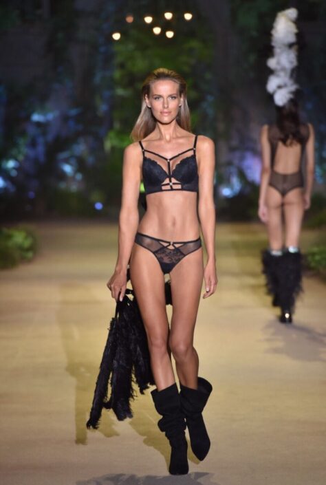 Agenzia Modelle Brescia • ALESSANDRA T • Fotomodella Influencer, WOMEN, Fotomodella Di Colore, Fotomodella Over 30