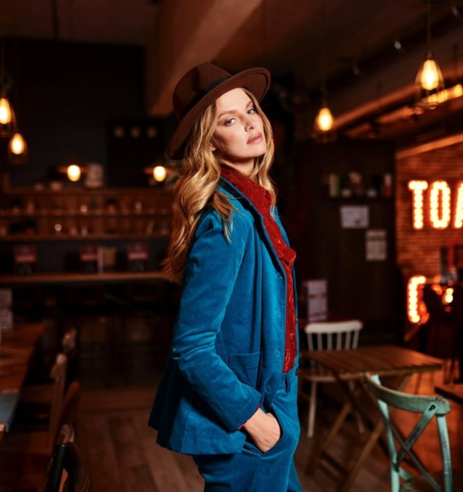 Agenzia Modelle Brescia • ALESSANDRA T • Fotomodella Influencer, WOMEN, Fotomodella Di Colore, Fotomodella Over 30