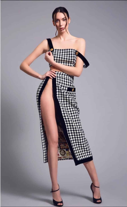 Agenzia Modelle Brescia • ALEXANE D • Fotomodella Influencer, WOMEN, Fotomodella Over 20, PIEDE/SHOES 37