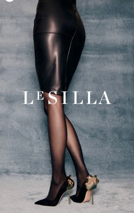 Agenzia Modelle Brescia • ALEXANE D • Fotomodella Influencer, WOMEN, Fotomodella Over 20, PIEDE/SHOES 37