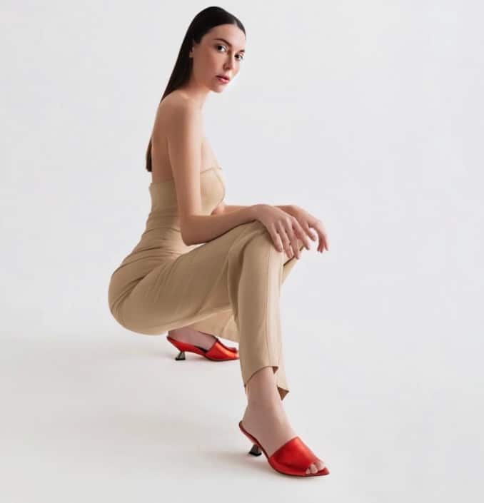 Agenzia Modelle Brescia • ALEXANE D • Fotomodella Influencer, WOMEN, Fotomodella Over 20, PIEDE/SHOES 37
