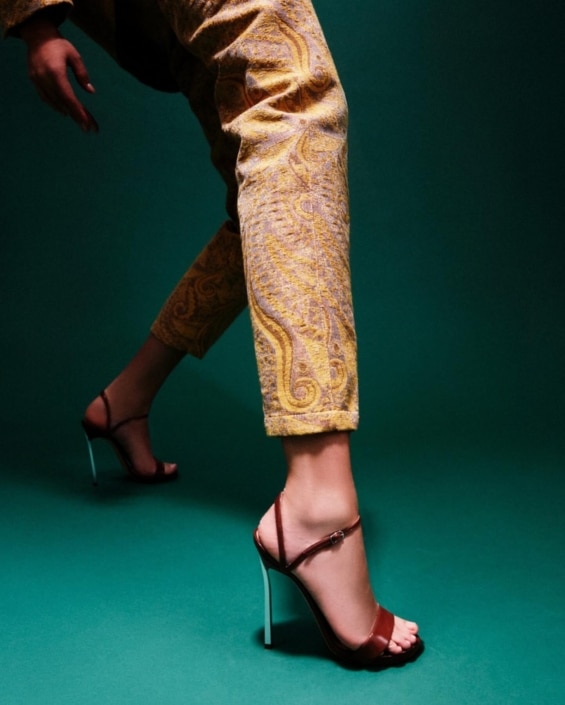 Agenzia Modelle Brescia • ALEXANE D • Fotomodella Influencer, WOMEN, Fotomodella Over 20, PIEDE/SHOES 37