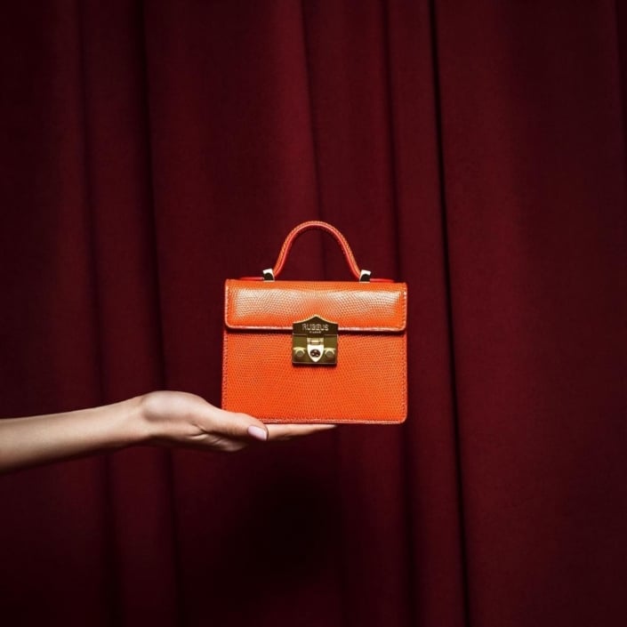 Agenzia Modelle Brescia • ALEXANE D • Fotomodella Influencer, WOMEN, Fotomodella Over 20, PIEDE/SHOES 37