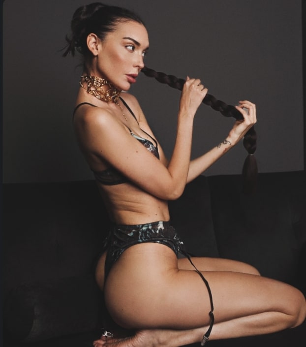 Agenzia Modelle Brescia • ALEXANE D • Fotomodella Influencer, WOMEN, Fotomodella Over 20, PIEDE/SHOES 37