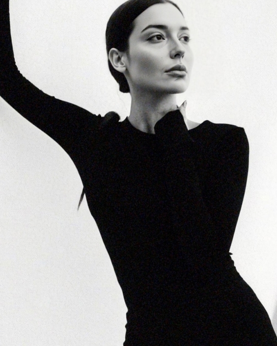 Agenzia Modelle Brescia • ALEXANE D • Fotomodella Influencer, WOMEN, Fotomodella Over 20, PIEDE/SHOES 37