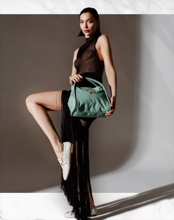 Agenzia Modelle Brescia • ALEXANE D • Fotomodella Influencer, WOMEN, Fotomodella Over 20, PIEDE/SHOES 37