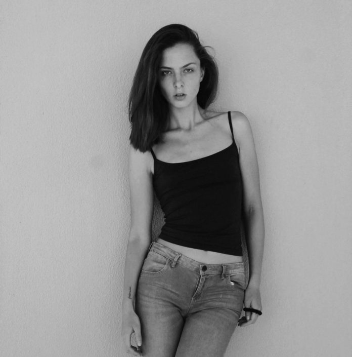 Agenzia Modelle Brescia • ANIA P • WOMEN, Fotomodella Legs / Hand, Fotomodella Over 20