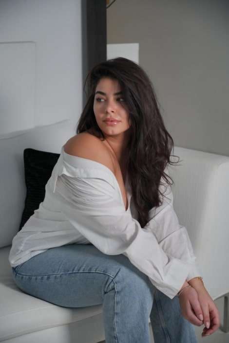 Agenzia Modelle Brescia &bull; ANNA R &bull; Fotomodella Influencer, Fotomodella Legs / Hand, Fotomodella Over 30, Fotomodella Over 20, CURVY, PIEDE/SHOES 37