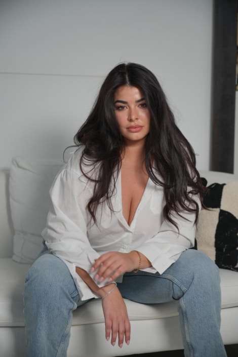 Agenzia Modelle Brescia &bull; ANNA R &bull; Fotomodella Influencer, Fotomodella Legs / Hand, Fotomodella Over 30, Fotomodella Over 20, CURVY, PIEDE/SHOES 37