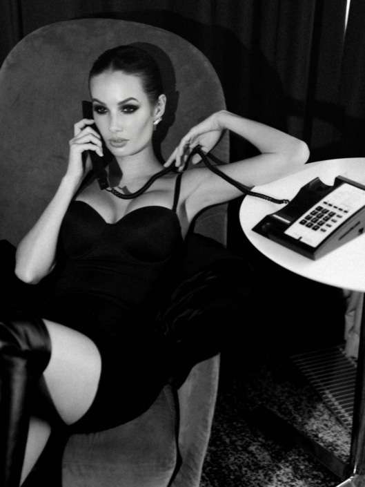 Agenzia Modelle Brescia &bull; ARINA B &bull; Fotomodella Influencer, WOMEN, Fotomodella Over 20, PIEDE/SHOES 37