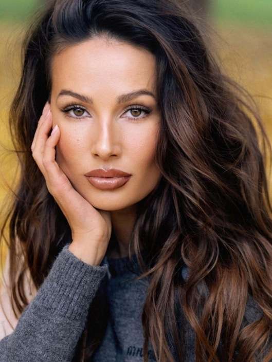 Agenzia Modelle Brescia &bull; ARINA B &bull; Fotomodella Influencer, WOMEN, Fotomodella Over 20, PIEDE/SHOES 37