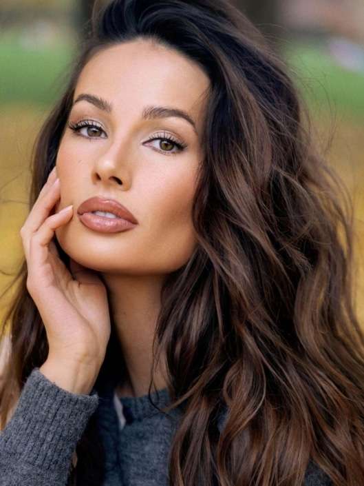 Agenzia Modelle Brescia &bull; ARINA B &bull; Fotomodella Influencer, WOMEN, Fotomodella Over 20, PIEDE/SHOES 37