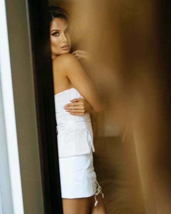 Agenzia Modelle Brescia &bull; ARINA B &bull; Fotomodella Influencer, WOMEN, Fotomodella Over 20, PIEDE/SHOES 37