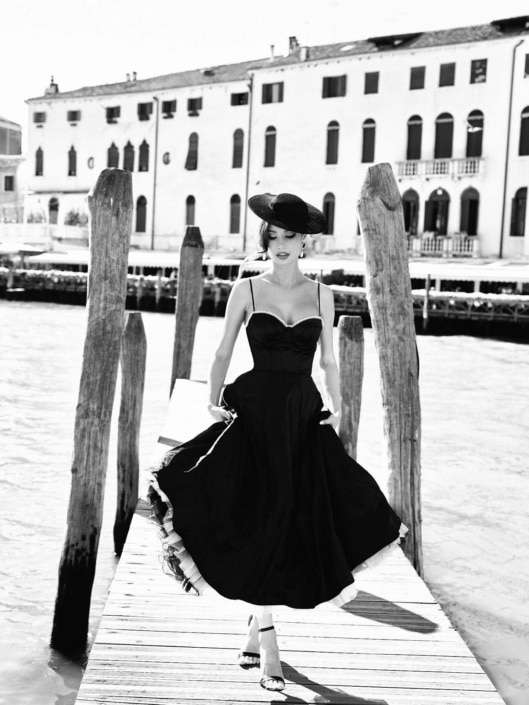 Agenzia Modelle Brescia &bull; ARINA B &bull; Fotomodella Influencer, WOMEN, Fotomodella Over 20, PIEDE/SHOES 37