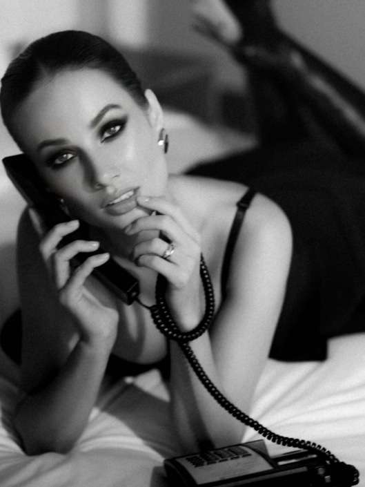 Agenzia Modelle Brescia &bull; ARINA B &bull; Fotomodella Influencer, WOMEN, Fotomodella Over 20, PIEDE/SHOES 37