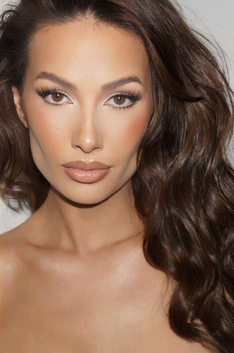 Agenzia Modelle Brescia &bull; ARINA B &bull; Fotomodella Influencer, WOMEN, Fotomodella Over 20, PIEDE/SHOES 37