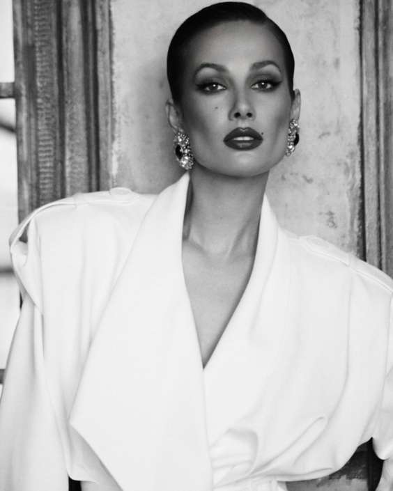 Agenzia Modelle Brescia &bull; ARINA B &bull; Fotomodella Influencer, WOMEN, Fotomodella Over 20, PIEDE/SHOES 37