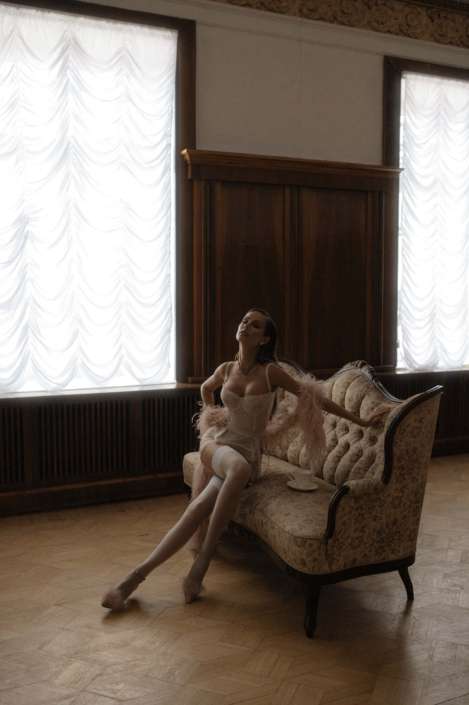 Agenzia Modelle Brescia &bull; ARINA B &bull; Fotomodella Influencer, WOMEN, Fotomodella Over 20, PIEDE/SHOES 37