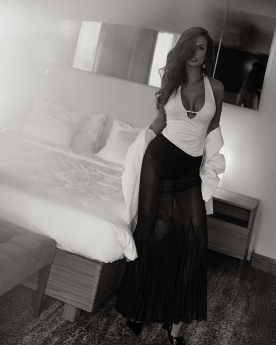 Agenzia Modelle Brescia &bull; ARINA B &bull; Fotomodella Influencer, WOMEN, Fotomodella Over 20, PIEDE/SHOES 37