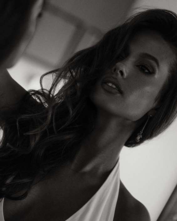 Agenzia Modelle Brescia &bull; ARINA B &bull; Fotomodella Influencer, WOMEN, Fotomodella Over 20, PIEDE/SHOES 37