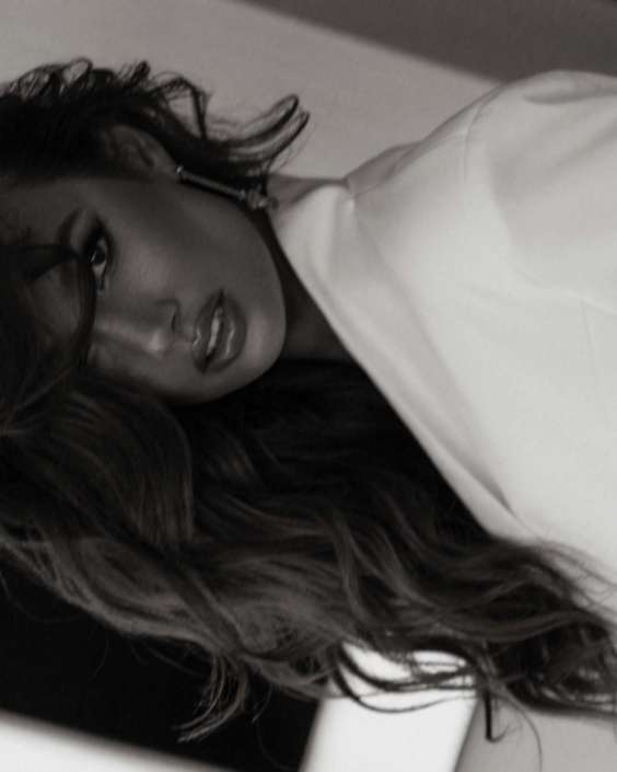 Agenzia Modelle Brescia &bull; ARINA B &bull; Fotomodella Influencer, WOMEN, Fotomodella Over 20, PIEDE/SHOES 37