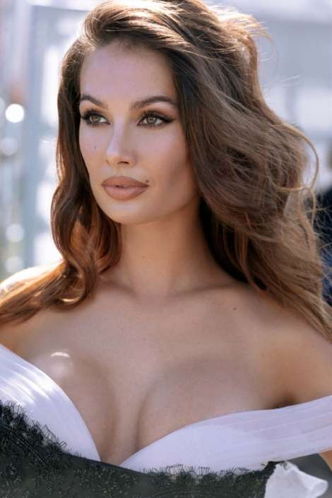 Agenzia Modelle Brescia &bull; ARINA B &bull; Fotomodella Influencer, WOMEN, Fotomodella Over 20, PIEDE/SHOES 37