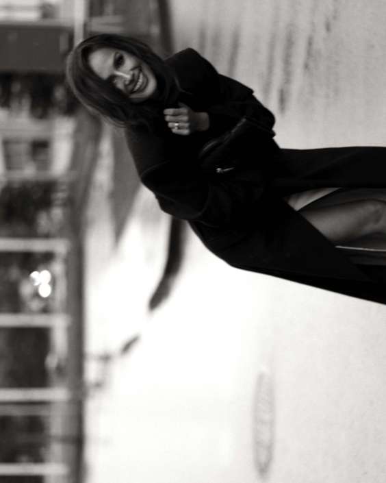 Agenzia Modelle Brescia &bull; ARINA B &bull; Fotomodella Influencer, WOMEN, Fotomodella Over 20, PIEDE/SHOES 37