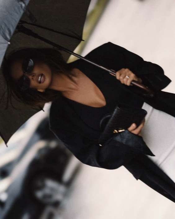 Agenzia Modelle Brescia &bull; ARINA B &bull; Fotomodella Influencer, WOMEN, Fotomodella Over 20, PIEDE/SHOES 37