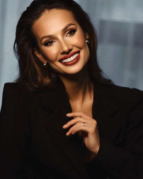 Agenzia Modelle Brescia &bull; ARINA B &bull; Fotomodella Influencer, WOMEN, Fotomodella Over 20, PIEDE/SHOES 37