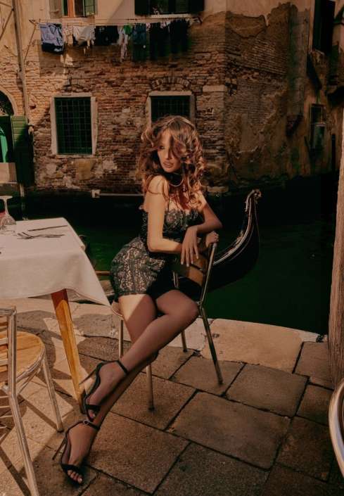 Agenzia Modelle Brescia &bull; ARINA B &bull; Fotomodella Influencer, WOMEN, Fotomodella Over 20, PIEDE/SHOES 37