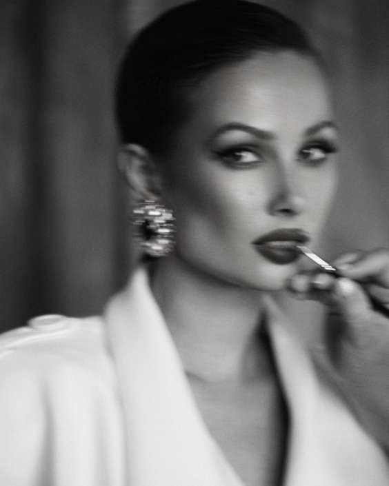 Agenzia Modelle Brescia &bull; ARINA B &bull; Fotomodella Influencer, WOMEN, Fotomodella Over 20, PIEDE/SHOES 37