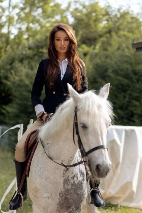 Agenzia Modelle Brescia &bull; ARINA B &bull; Fotomodella Influencer, WOMEN, Fotomodella Over 20, PIEDE/SHOES 37