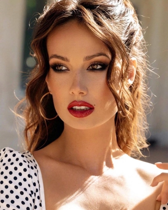 Agenzia Modelle Brescia • ARINA B • Fotomodella Influencer, WOMEN, Fotomodella Over 20, PIEDE/SHOES 37