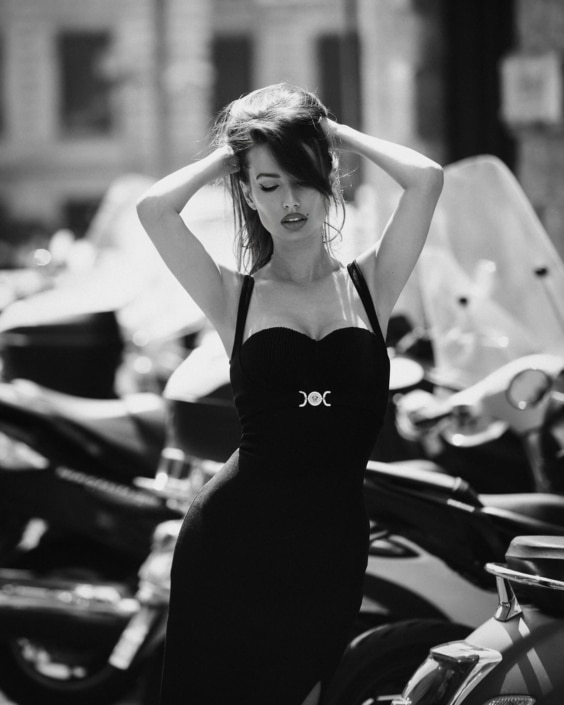 Agenzia Modelle Brescia • ARINA B • Fotomodella Influencer, WOMEN, Fotomodella Over 20, PIEDE/SHOES 37