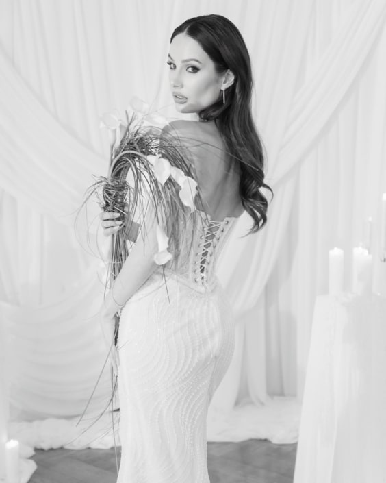 Agenzia Modelle Brescia • ARINA B • Fotomodella Influencer, WOMEN, Fotomodella Over 20, PIEDE/SHOES 37