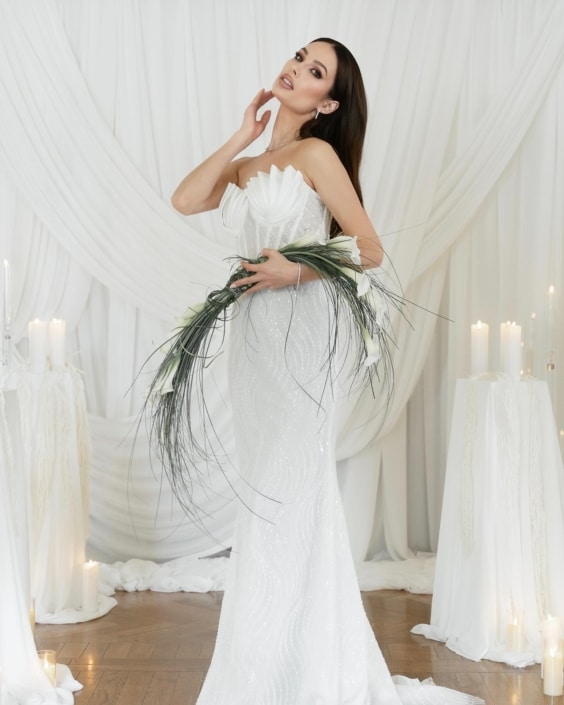 Agenzia Modelle Brescia • ARINA B • Fotomodella Influencer, WOMEN, Fotomodella Over 20, PIEDE/SHOES 37