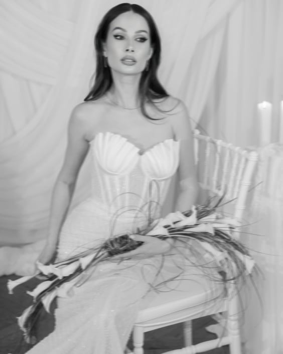 Agenzia Modelle Brescia • ARINA B • Fotomodella Influencer, WOMEN, Fotomodella Over 20, PIEDE/SHOES 37