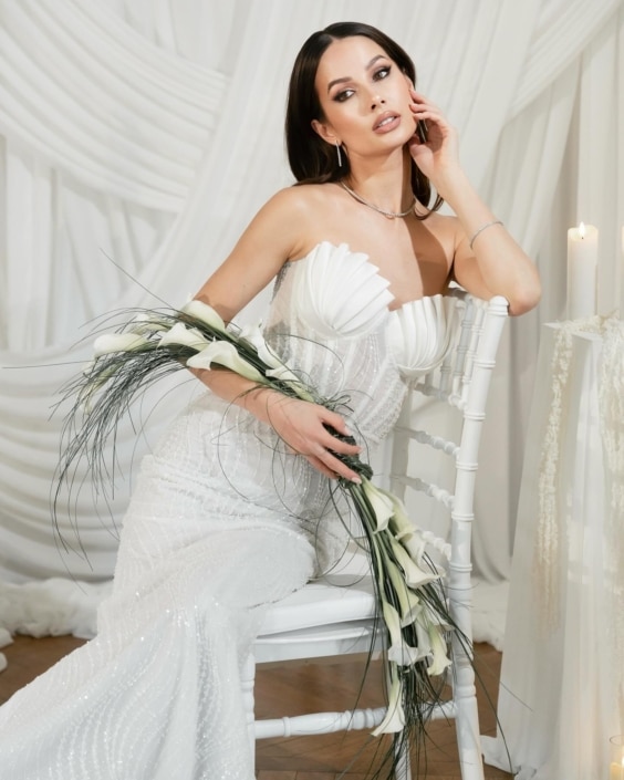 Agenzia Modelle Brescia • ARINA B • Fotomodella Influencer, WOMEN, Fotomodella Over 20, PIEDE/SHOES 37