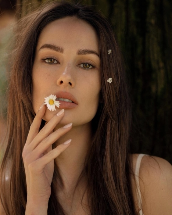 Agenzia Modelle Brescia • ARINA B • Fotomodella Influencer, WOMEN, Fotomodella Over 20, PIEDE/SHOES 37