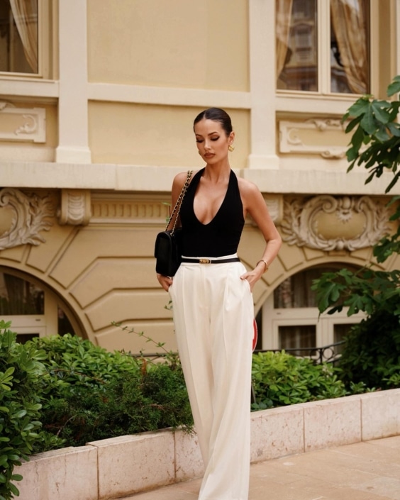 Agenzia Modelle Brescia • ARINA B • Fotomodella Influencer, WOMEN, Fotomodella Over 20, PIEDE/SHOES 37