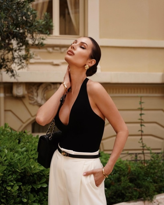 Agenzia Modelle Brescia • ARINA B • Fotomodella Influencer, WOMEN, Fotomodella Over 20, PIEDE/SHOES 37