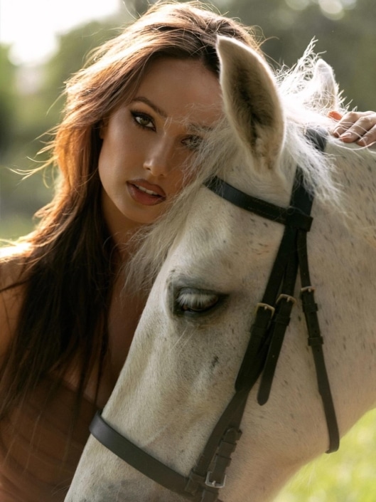 Agenzia Modelle Brescia • ARINA B • Fotomodella Influencer, WOMEN, Fotomodella Over 20, PIEDE/SHOES 37