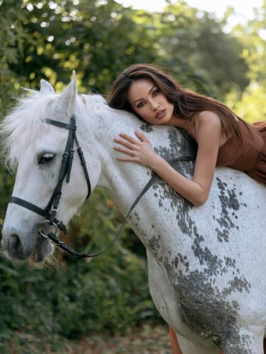 Agenzia Modelle Brescia • ARINA B • Fotomodella Influencer, WOMEN, Fotomodella Over 20, PIEDE/SHOES 37