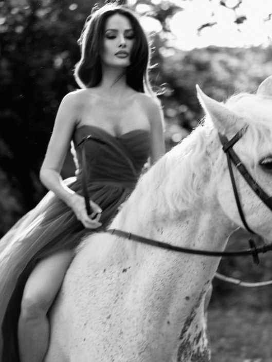 Agenzia Modelle Brescia • ARINA B • Fotomodella Influencer, WOMEN, Fotomodella Over 20, PIEDE/SHOES 37