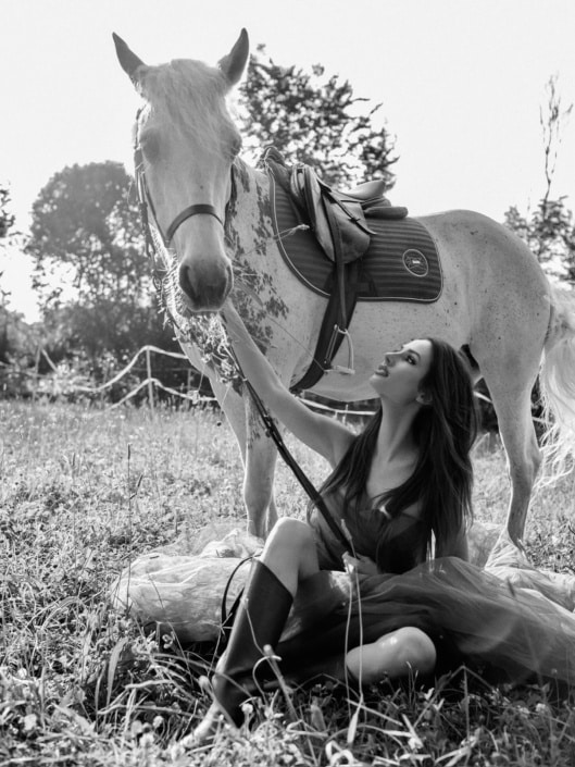 Agenzia Modelle Brescia • ARINA B • Fotomodella Influencer, WOMEN, Fotomodella Over 20, PIEDE/SHOES 37