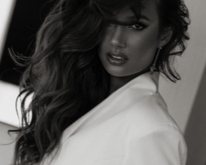 Agenzia Modelle Brescia • ARINA B • Fotomodella Influencer, WOMEN, Fotomodella Over 20, PIEDE/SHOES 37